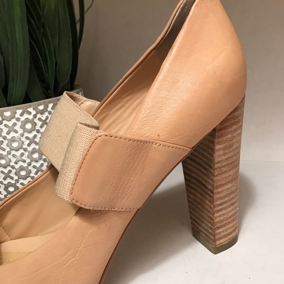 Banana Republic Nude/Tan Leather Stacked Heel - Picture 6 of 8